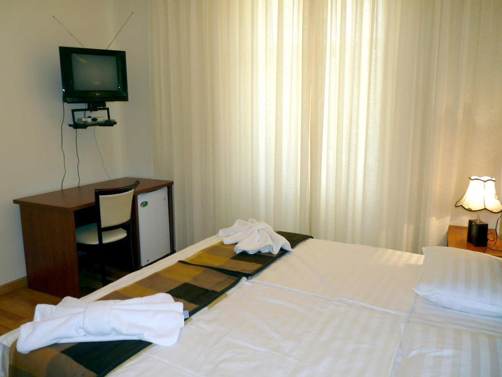 Hotel Royal Тбилиси Стая снимка